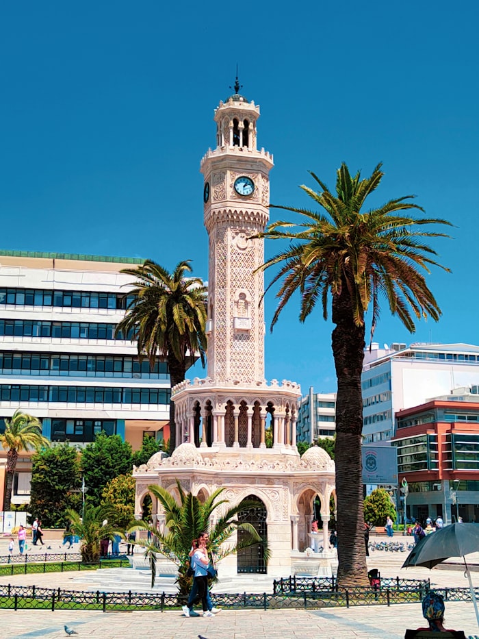 İzmir Saat Kulesi, Konak